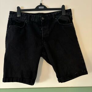 H&M Shorts Men’s 36” Waist Black Denim 9” Inseam